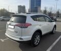 Белый Тойота РАВ 4, объемом двигателя 2.5 л и пробегом 159 тыс. км за 18000 $, фото 3 на Automoto.ua