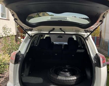 Тойота РАВ 4 2016 в Львове на Automoto.ua Белый Тойота РАВ 4, объемом двигателя 2.49 л и пробегом 116 тыс. км за 18300 $, фото 16 на Automoto.ua