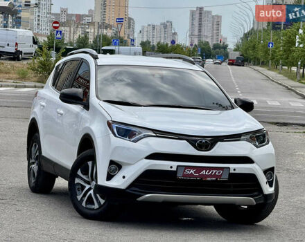 Тойота РАВ 4 2016 у Києві на Automoto.ua Білий Тойота РАВ 4, об'ємом двигуна 2.49 л та пробігом 173 тис. км за 17200 $, фото 4 на Automoto.ua