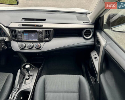 Тойота РАВ 4 2016 у Києві на Automoto.ua Білий Тойота РАВ 4, об'ємом двигуна 2.49 л та пробігом 173 тис. км за 17200 $, фото 43 на Automoto.ua