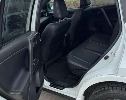 Белый Тойота РАВ 4, объемом двигателя 0 л и пробегом 123 тыс. км за 15500 $, фото 6 на Automoto.ua