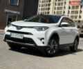 Белый Тойота РАВ 4, объемом двигателя 2.5 л и пробегом 147 тыс. км за 21300 $, фото 1 на Automoto.ua