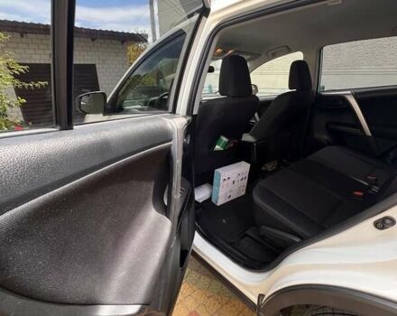 Тойота РАВ 4 2016 в Львове на Automoto.ua Белый Тойота РАВ 4, объемом двигателя 2.49 л и пробегом 116 тыс. км за 18300 $, фото 18 на Automoto.ua