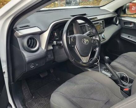 Белый Тойота РАВ 4, объемом двигателя 2 л и пробегом 250 тыс. км за 19500 $, фото 5 на Automoto.ua