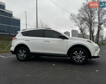 Білий Тойота РАВ 4, об'ємом двигуна 2.49 л та пробігом 173 тис. км за 16100 $, фото 10 на Automoto.ua