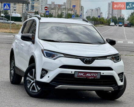 Тойота РАВ 4 2016 у Києві на Automoto.ua Білий Тойота РАВ 4, об'ємом двигуна 2.49 л та пробігом 173 тис. км за 17200 $, фото 3 на Automoto.ua