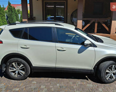 Тойота РАВ 4 2016 в Ужгороде на Automoto.ua Белый Тойота РАВ 4, объемом двигателя 1.99 л и пробегом 119 тыс. км за 20500 $, фото 3 на Automoto.ua
