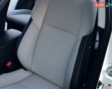 Тойота РАВ 4 2016 в Одессе на Automoto.ua Белый Тойота РАВ 4, объемом двигателя 2.49 л и пробегом 45 тыс. км за 21600 $, фото 35 на Automoto.ua