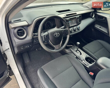 Тойота РАВ 4 2016 у Києві на Automoto.ua Білий Тойота РАВ 4, об'ємом двигуна 2.49 л та пробігом 173 тис. км за 17200 $, фото 17 на Automoto.ua