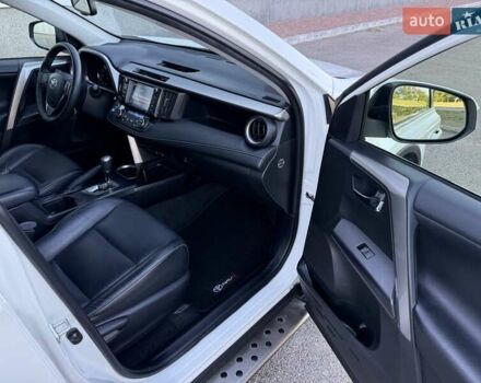 Білий Тойота РАВ 4, об'ємом двигуна 2.49 л та пробігом 162 тис. км за 23800 $, фото 45 на Automoto.ua