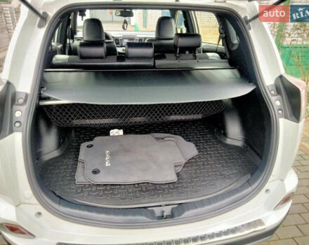 Белый Тойота РАВ 4, объемом двигателя 2.23 л и пробегом 63 тыс. км за 25200 $, фото 12 на Automoto.ua