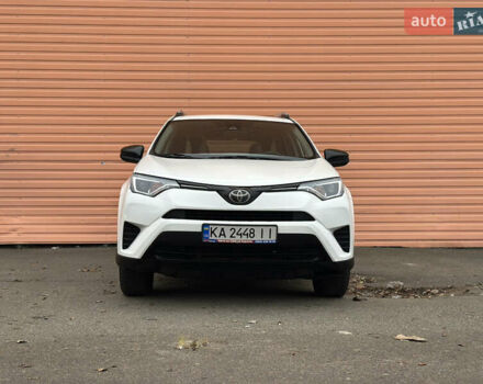 Белый Тойота РАВ 4, объемом двигателя 2.5 л и пробегом 183 тыс. км за 15490 $, фото 1 на Automoto.ua