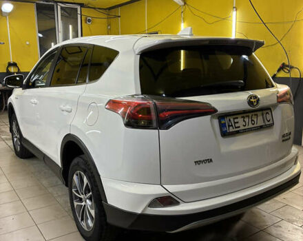 Тойота РАВ 4 2017 в Кривом Роге на Automoto.ua Белый Тойота РАВ 4, объемом двигателя 2.49 л и пробегом 160 тыс. км за 23000 $, фото 7 на Automoto.ua