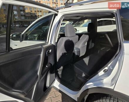 Тойота РАВ 4 2017 в Киеве на Automoto.ua Белый Тойота РАВ 4, объемом двигателя 2.49 л и пробегом 95 тыс. км за 21500 $, фото 27 на Automoto.ua
