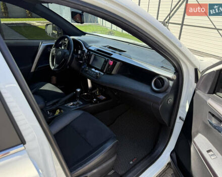 Белый Тойота РАВ 4, объемом двигателя 2.49 л и пробегом 138 тыс. км за 23500 $, фото 8 на Automoto.ua