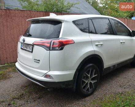 Тойота РАВ 4 2017 в Виннице на Automoto.ua Белый Тойота РАВ 4, объемом двигателя 2.49 л и пробегом 199 тыс. км за 22990 $, фото 6 на Automoto.ua