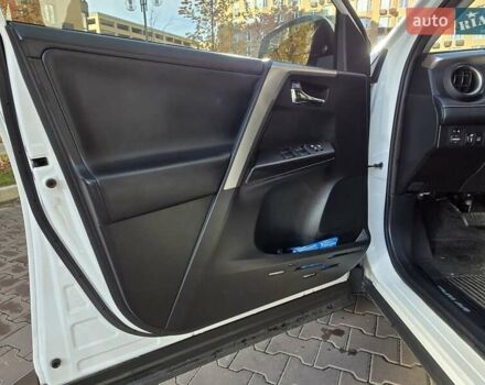 Тойота РАВ 4 2017 в Киеве на Automoto.ua Белый Тойота РАВ 4, объемом двигателя 2.49 л и пробегом 95 тыс. км за 21500 $, фото 18 на Automoto.ua