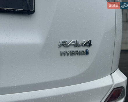 Тойота РАВ 4 2017 в Львове на Automoto.ua Белый Тойота РАВ 4, объемом двигателя 2.49 л и пробегом 187 тыс. км за 22990 $, фото 10 на Automoto.ua