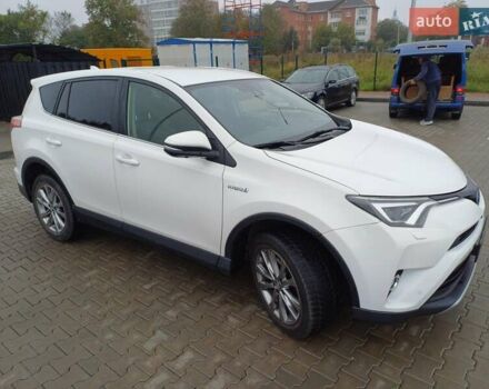 Тойота РАВ 4 2017 в Стрые на Automoto.ua Белый Тойота РАВ 4, объемом двигателя 2.49 л и пробегом 143 тыс. км за 23500 $, фото 10 на Automoto.ua