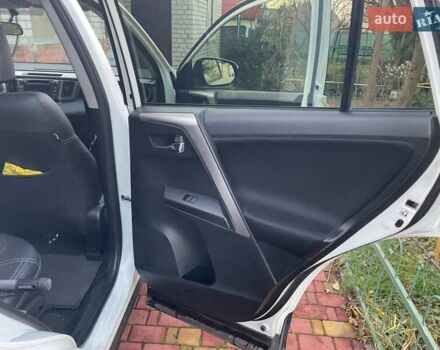 Белый Тойота РАВ 4, объемом двигателя 1.99 л и пробегом 138 тыс. км за 18500 $, фото 6 на Automoto.ua