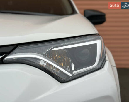 Белый Тойота РАВ 4, объемом двигателя 2.5 л и пробегом 183 тыс. км за 15490 $, фото 4 на Automoto.ua