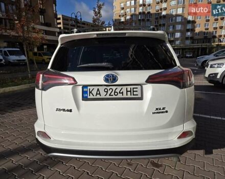 Тойота РАВ 4 2017 в Киеве на Automoto.ua Белый Тойота РАВ 4, объемом двигателя 2.49 л и пробегом 95 тыс. км за 21500 $, фото 6 на Automoto.ua