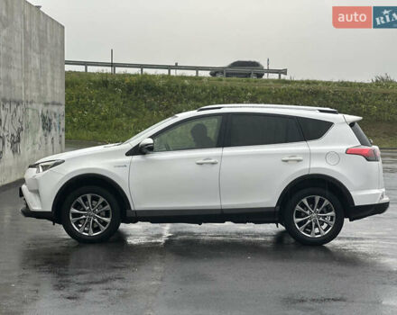 Тойота РАВ 4 2017 в Львове на Automoto.ua Белый Тойота РАВ 4, объемом двигателя 2.49 л и пробегом 187 тыс. км за 22990 $, фото 4 на Automoto.ua