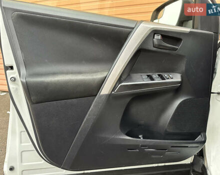 Белый Тойота РАВ 4, объемом двигателя 2.5 л и пробегом 183 тыс. км за 15490 $, фото 24 на Automoto.ua