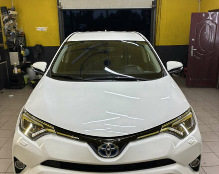 Тойота РАВ 4 2017 в Кривом Роге на Automoto.ua Белый Тойота РАВ 4, объемом двигателя 2.49 л и пробегом 160 тыс. км за 23000 $, фото 4 на Automoto.ua