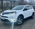 Белый Тойота РАВ 4, объемом двигателя 2 л и пробегом 180 тыс. км за 15200 $, фото 1 на Automoto.ua
