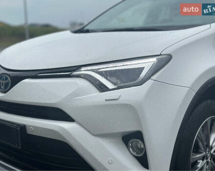 Тойота РАВ 4 2017 в Львове на Automoto.ua Белый Тойота РАВ 4, объемом двигателя 2.49 л и пробегом 187 тыс. км за 22990 $, фото 5 на Automoto.ua