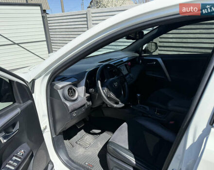 Белый Тойота РАВ 4, объемом двигателя 2.49 л и пробегом 138 тыс. км за 23500 $, фото 6 на Automoto.ua