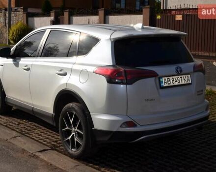 Тойота РАВ 4 2017 в Виннице на Automoto.ua Белый Тойота РАВ 4, объемом двигателя 2.49 л и пробегом 198 тыс. км за 22987 $, фото 8 на Automoto.ua