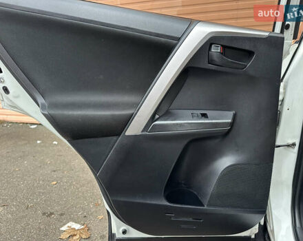 Белый Тойота РАВ 4, объемом двигателя 2.5 л и пробегом 183 тыс. км за 15490 $, фото 30 на Automoto.ua