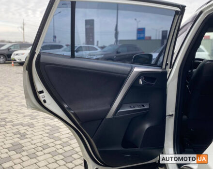 Білий Тойота РАВ 4, об'ємом двигуна 2.2 л та пробігом 288 тис. км за 22900 $, фото 18 на Automoto.ua