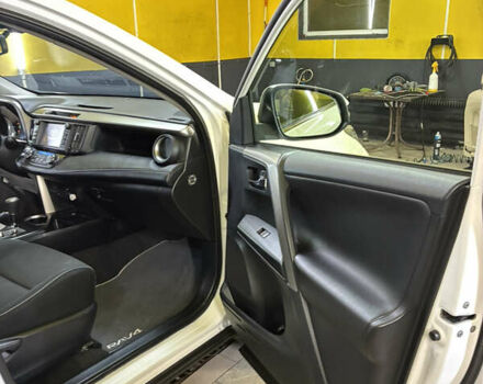 Тойота РАВ 4 2017 в Кривом Роге на Automoto.ua Белый Тойота РАВ 4, объемом двигателя 2.49 л и пробегом 160 тыс. км за 23000 $, фото 19 на Automoto.ua