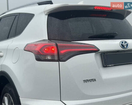 Тойота РАВ 4 2017 в Львове на Automoto.ua Белый Тойота РАВ 4, объемом двигателя 2.49 л и пробегом 187 тыс. км за 22990 $, фото 7 на Automoto.ua