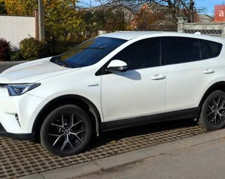 Тойота РАВ 4 2017 в Виннице на Automoto.ua Белый Тойота РАВ 4, объемом двигателя 2.49 л и пробегом 198 тыс. км за 22987 $, фото 3 на Automoto.ua