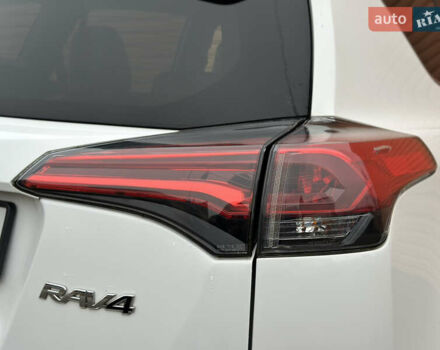 Белый Тойота РАВ 4, объемом двигателя 2.5 л и пробегом 183 тыс. км за 15490 $, фото 19 на Automoto.ua