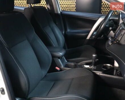 Білий Тойота РАВ 4, об'ємом двигуна 2.49 л та пробігом 72 тис. км за 24000 $, фото 38 на Automoto.ua