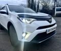 Белый Тойота РАВ 4, объемом двигателя 2 л и пробегом 180 тыс. км за 15200 $, фото 2 на Automoto.ua