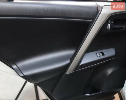 Білий Тойота РАВ 4, об'ємом двигуна 2.49 л та пробігом 72 тис. км за 24000 $, фото 26 на Automoto.ua