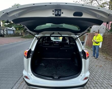 Белый Тойота РАВ 4, объемом двигателя 2.2 л и пробегом 180 тыс. км за 22000 $, фото 4 на Automoto.ua