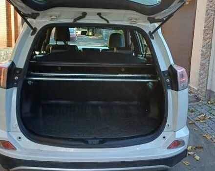 Тойота РАВ 4 2017 в Одессе на Automoto.ua Белый Тойота РАВ 4, объемом двигателя 2.23 л и пробегом 188 тыс. км за 21000 $, фото 3 на Automoto.ua