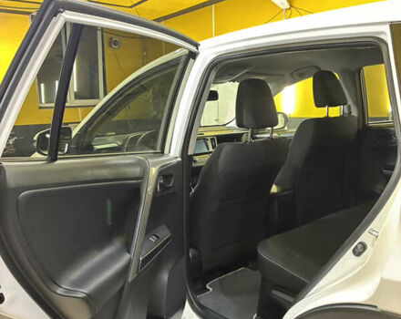 Тойота РАВ 4 2017 в Кривом Роге на Automoto.ua Белый Тойота РАВ 4, объемом двигателя 2.49 л и пробегом 160 тыс. км за 23000 $, фото 11 на Automoto.ua