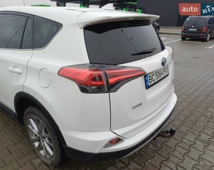 Тойота РАВ 4 2017 в Стрые на Automoto.ua Белый Тойота РАВ 4, объемом двигателя 2.49 л и пробегом 143 тыс. км за 23500 $, фото 5 на Automoto.ua
