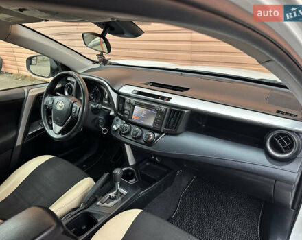 Белый Тойота РАВ 4, объемом двигателя 2.5 л и пробегом 183 тыс. км за 15490 $, фото 40 на Automoto.ua