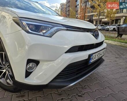 Тойота РАВ 4 2017 в Киеве на Automoto.ua Белый Тойота РАВ 4, объемом двигателя 2.49 л и пробегом 95 тыс. км за 21500 $, фото 11 на Automoto.ua