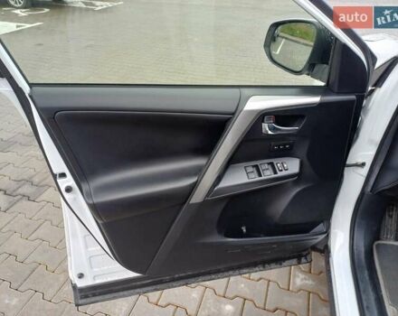 Тойота РАВ 4 2017 в Стрые на Automoto.ua Белый Тойота РАВ 4, объемом двигателя 2.49 л и пробегом 143 тыс. км за 23500 $, фото 14 на Automoto.ua