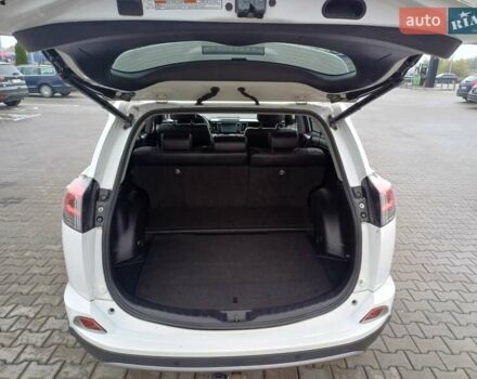 Тойота РАВ 4 2017 в Стрые на Automoto.ua Белый Тойота РАВ 4, объемом двигателя 2.49 л и пробегом 143 тыс. км за 23500 $, фото 25 на Automoto.ua